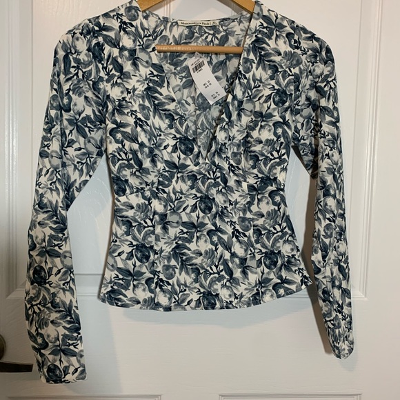 NWT - Abercrombie Blouse - Picture 1 of 3